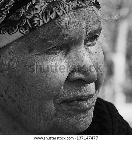 black and white portrait of an elderly woman