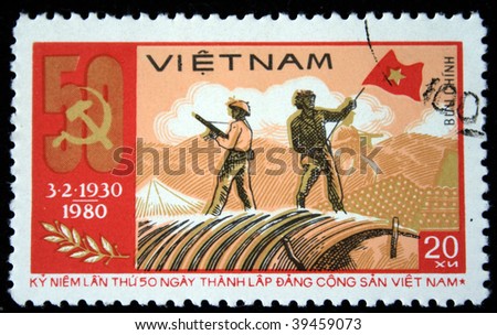 VIETNAM - CIRCA 1980: A stamp printed in Vietnam shows Ho Chi Minhtwo solders with gun and banner, series, circa 1980