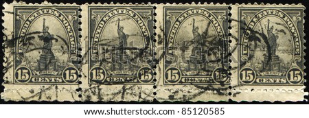 USA - CIRCA 1922: A stamp printed in US shows image of Statue of Liberty,series, circa 1922