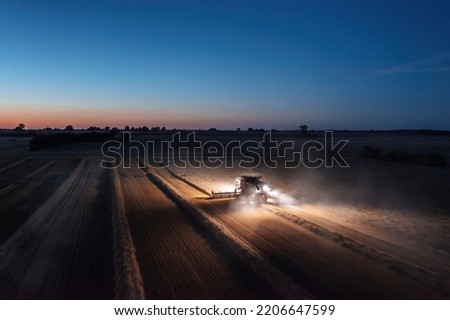 Similar – Foto Bild Luftaufnahme von Mähdrescher, Erntemaschine erntet reife Sonnenblume