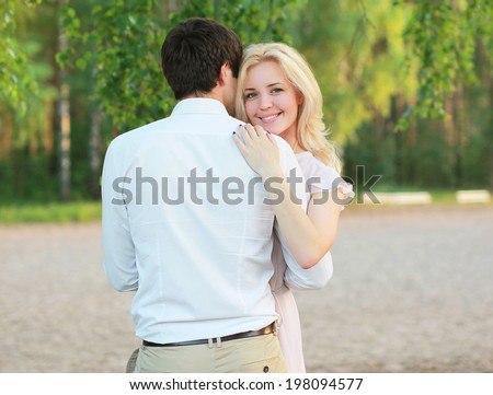 Portrait cute pretty girl with beloved man, happy young couple outdoors