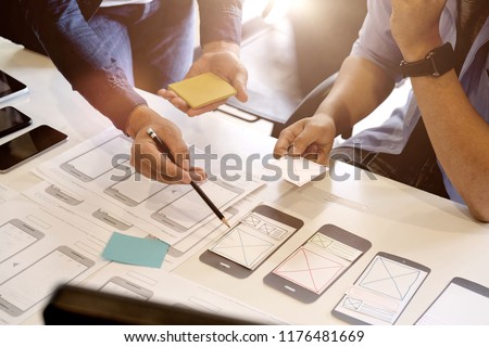 Team ux designer creative graphic planning application development a prototype smartphone layout. 商業照片 © 