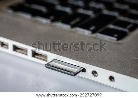 sd card in laptop card reader
