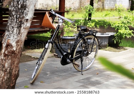 Similar – Foto Bild Ausgeschnittene Fahrräder aus Holz auf einem Holzhintergrund.