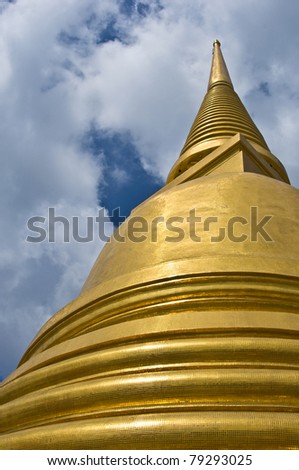 golden chedi of a temple in Bangkok