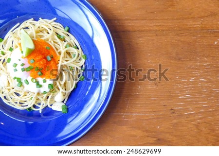spaghetti fusion food in disk on wooden table
