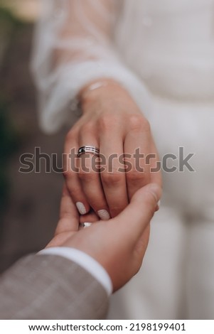The bride wears a wedding ring to the groom at the wedding ceremony.
Hand in hand. Wedding, holiday, engagement. Foto stock © 