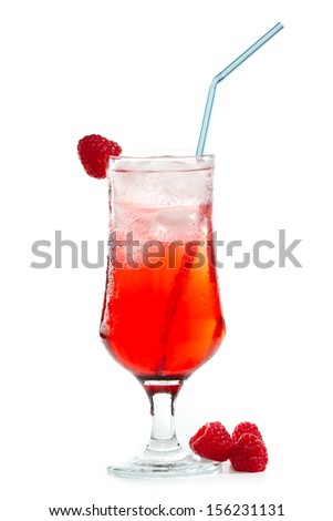 cocktail de framboise frais isolé sur fond blanc