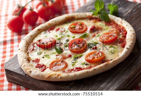 fresh italian pizza, with tomato, mozzarella and green pepper