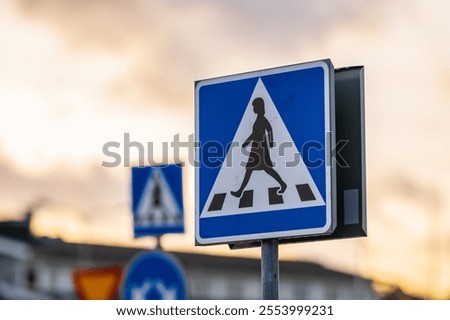 Similar – Foto Bild Straßenkreuzung am Abend mit Ampeln, Autos, die mit Licht fahren und elegant gebogene Tram-Schienen, die das Scheinwerferlicht reflektieren. Im Hintergrund ein großes Eckhaus aus dunkelroten Backsteinen.