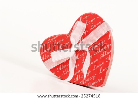 heart with ribbon box