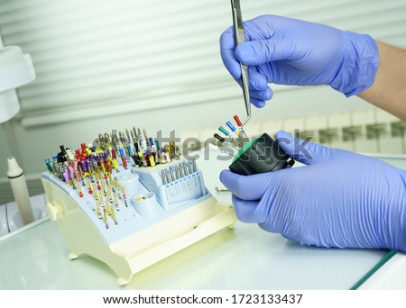 An endodontist physician places the endodontic instruments in a sterile box. A set of hand tools placed in a sterile box. Imagine de stoc © 