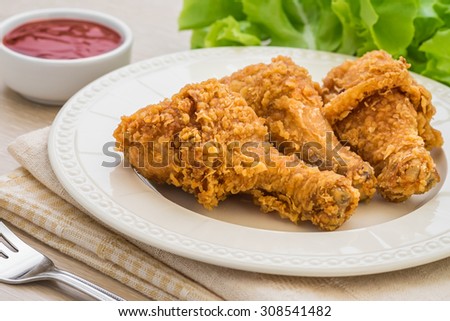 Crispy fried chicken on plate and dip sauce
