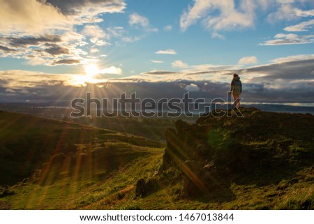 Standing atop a hill at Arthur's Seat 商業照片 © 