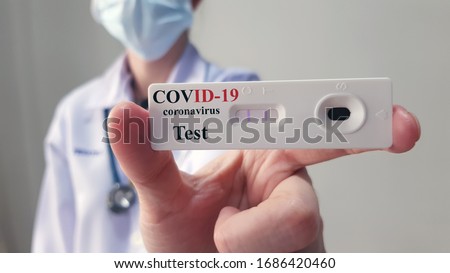 Doctor show rapid laboratory COVID-19 test for diagnosis new Corona virus infection(novel corona virus disease 2019 or COVID)from Wuhan, ready for screening and treatment. Pandemic infectious concept Foto stock © 