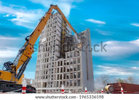 Similar – Foto Bild Ruine eines Hochhauses und Straßenbeleuchtung