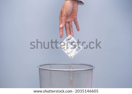 Expired medicine. Woman's hand throws expired medicine in the trash. improper disposal of the drug Medicines should not be placed in trash or water sources. Stockfoto © 