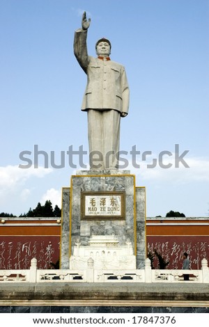 Monument of Chinese leader - Mao Tse-tung in Lijiang city center, Yunnan province, China.