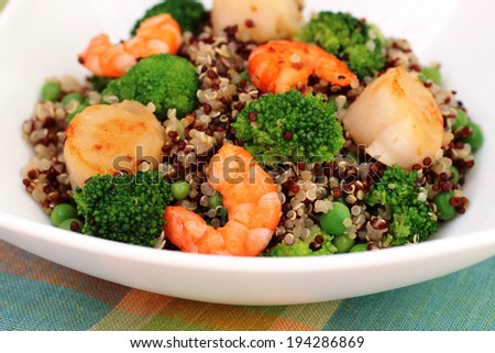 quinoa salad with shrimp, scallops, peas and broccoli
