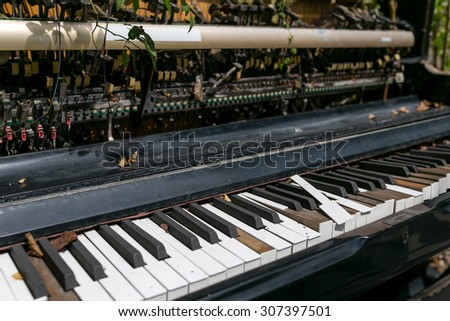 Old wooden piano demolished - Selective focus point on key piano