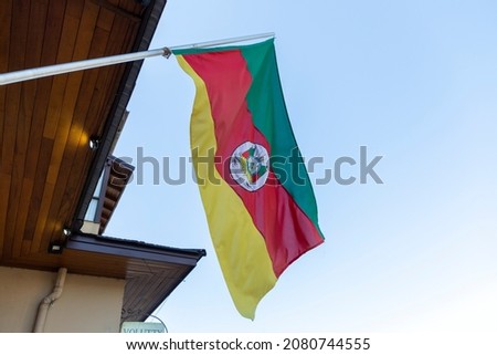flag of Rio Grande do Sul hanging on the facade of the house Foto stock © 