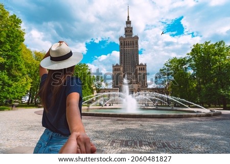 Similar – Foto Bild Folgen Sie mir. Junge Frau hält Hand und führt den Mann in die schöne, sonnenuntergangsgelbe Naturlandschaft. Ansicht von der Rückseite, POV. Romantische Paare reisen, verbringen gemeinsam Sommerferien im Freien.