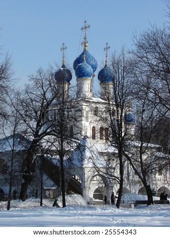 Moscow. Reserve in Kolomna. A winter sunny day. Christian cathedral with the blue domes covered with gold against the dark blue sky