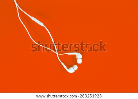 the white earphones for using digital music or  smart phone