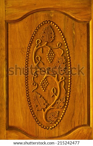 The Pictures of grapes on wood,
