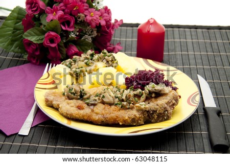 Cutlet with potatoes and red cabbage
