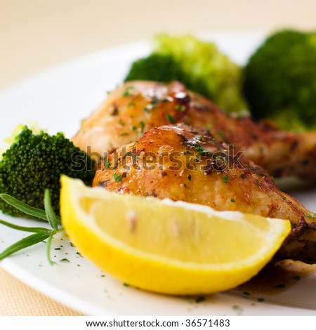 Chicken with broccoli and lemon