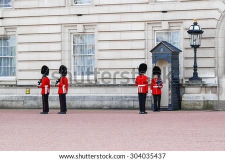 LONDON, ENGLAND-MAY 3: Changing of the guard in Buckingham Palace on May 3, 2008. British Guards in red uniforms are among the most famous in the world.
