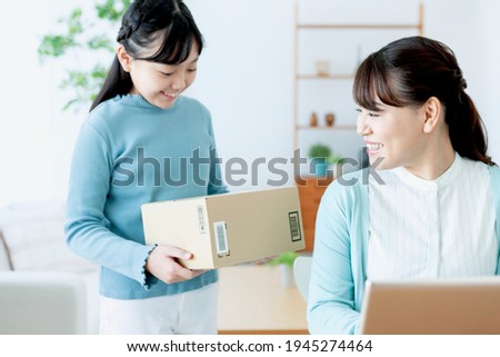 Parents and children shopping online Stock foto © 