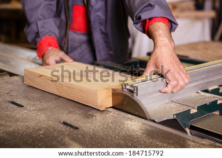 Hands carpenter working on the circular saw