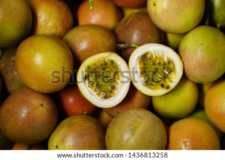 Passionfruit Fresh Closeup Nonpeople Food 百香果 切开 商業照片 © 
