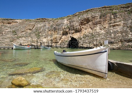 Inland sea tunnel Diversite near former Azure window site on Dwejra at Gozo island in Malta. Empty boats sit in inland sea in front of rock formation separating them from the sea. Foto d'archivio © 
