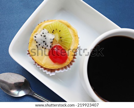 fruit cup cake and coffee clouse