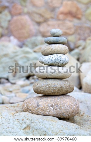 six pebbles for coming back to spain