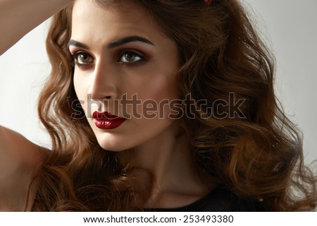 Portrait of young beautiful perfect sexy woman with long smooth hair well-groomed, fashionable styling hair, evening make-up organic cosmetics, facial features in a beauty salon