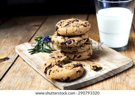 Chocolate cookies on wooden board with milk.breakfast