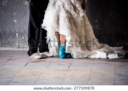 Wedding couple shoes closeup white high heeled and navy black,Groom Dresses red wedding shoes bride