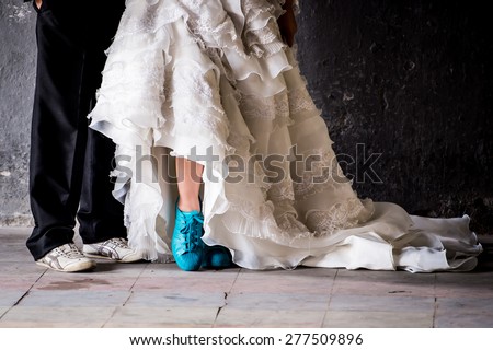 Wedding couple shoes closeup white high heeled and navy black,Groom Dresses red wedding shoes bride