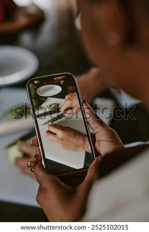 Similar – Foto Bild unerkennbare Frau Hand über schönen Eukalyptuswald Landschaft. Natur und Nachhaltigkeit Konzept