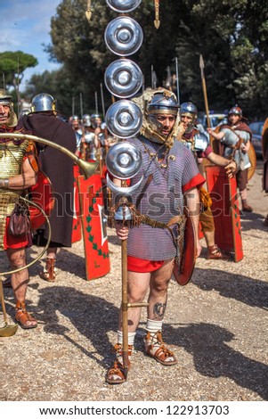 ROME - APRIL 22: Participants of  historic-dress procession prepare for performance at the cultural week on April 14-22, 2012 in Rome