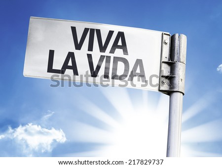 Live your Life (In Spanish) written on the road sign