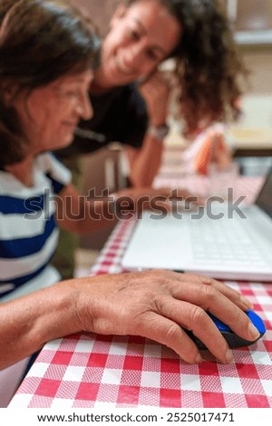 Similar – Foto Bild Erwachsene Tochter lehrt ihre ältere Mutter, den Laptop zu benutzen