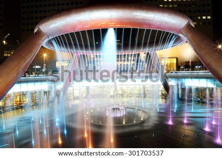SUNTEC CITY, SINGAPORE - JULY 25: Fountain of Wealth at Night Show at Suntec City July 25,2015 in SUNTEC CITY, SINGAPORE