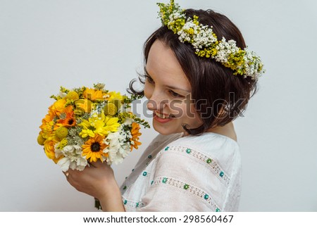 traditional bride holding a natural flower wedding bouquet