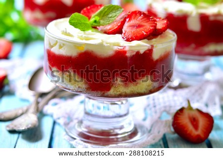 Strawberry tiramisu decorated with mint leaves and strawberry slices.