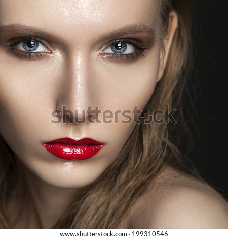 Beauty Vogue Style Fashion  Model Girl with Red lips and Wet Skin. Trendy Make-up. Blue Eyes.  Desire